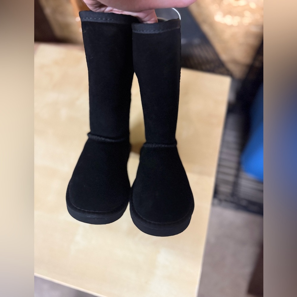 Kids Black Boots by Bearpaw